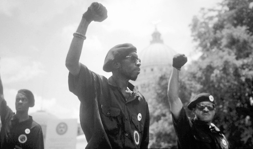 De documentaire What you gonna do when the world's on fire? weet de realiteit van Afro-Amerikanen in het zuiden van Amerika goed voel.. (eye)