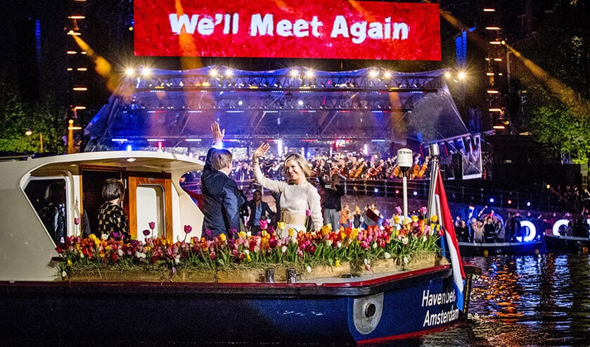 Koning Willem-Alexander en koningin Maxima varen weg na afloop van het Bevrijdingsconcert in 2018. (anp / Patrick van Katwijk)