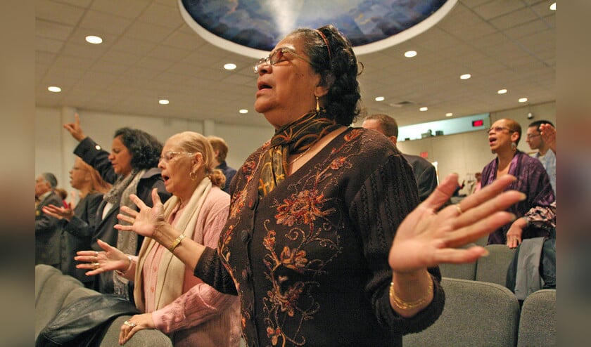 Een samenkomst van een Spaanstalige evangelische gemeente in New York. Het protestantisme wint aanhang onder latino-christenen. De theologie van Calvijn spreekt hen aan. (ap / Tina Fineberg)