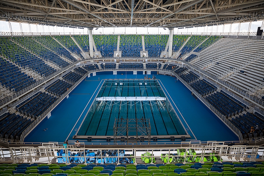 Het onlangs officieel geopende zwembad voor de Olympische Spelen in Rio de Janeiro. (ap / Felipe Dana)