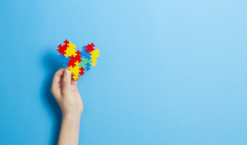 Mensen met autisme hebben vaak moeite met het ‘lezen’ van non-verbale communicatie, terwijl ambtelijk werk voor een groot deel bestaat uit communicatie en contacten met anderen. (istock)