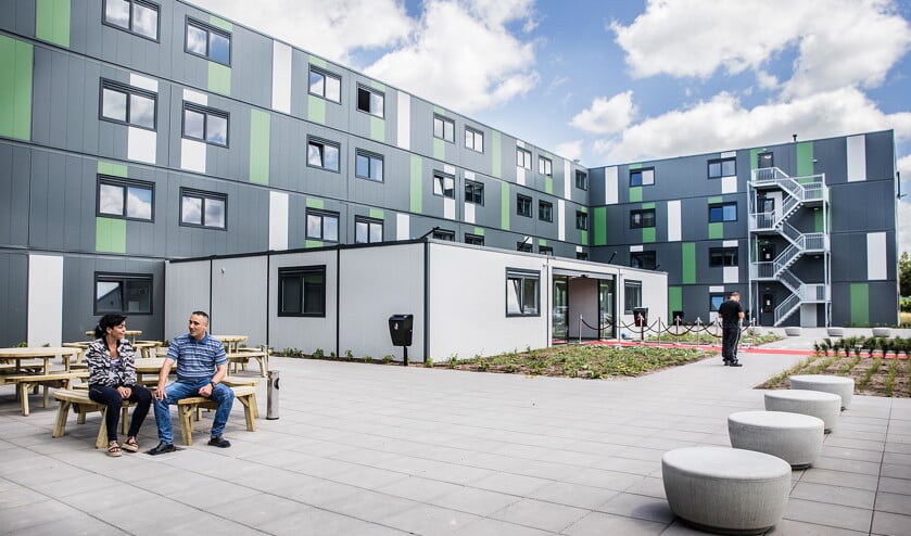 Het wooncomplex voor vierhonderd arbeidsmigranten op een bedrijventerrein aan de rand van Waalwijk. (Aurelie Geurts)