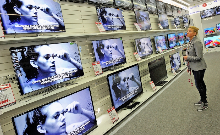 Consumenten hebben waarschijnlijk jarenlang 10 procent te veel betaald voor hun televisies, heeft de Consumentenbond Claimservice berekend. (anp / Lex van Lieshout)
