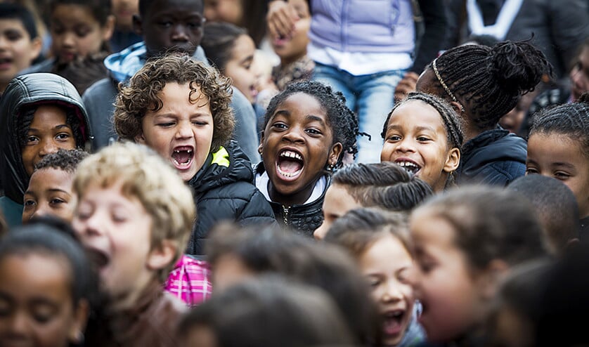 Een kind met migrantenouders verdient later minder dan een kind met Nederlandse ouders. Het inlopen van het verschil verloopt moeizaam. (anp / Remko de Waal)