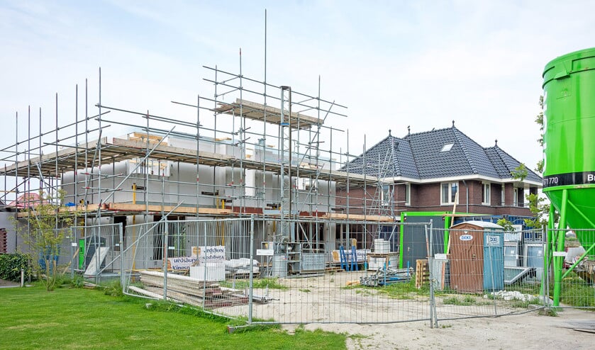 Door de economische groei worden er steeds meer huizen gebouwd. Door de grote vraag worden die nieuwbouwhuizen tegelijk steeds duurder. (anp / Lex van Lieshout)