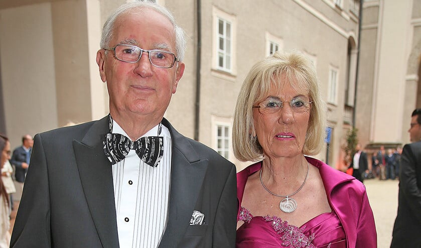 MediaMarkt-oprichter Erich Kellerhals en zijn vrouw Helga arriveren in 2014 op een bal tijdens een festival in Salzburg. Zakenman Kellerhals overleed op eerste kerstdag. Hij lag vaak overhoop met de leiding van ‘zijn’ bedrijf. (epa / Franz Neumayr)