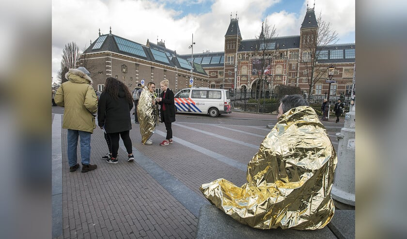 Vorige week werd het Rijksmuseum ontruimd vanwege een stroomstoring. Bezoekers werden buiten opgevangen. (anp / Evert Elzinga)