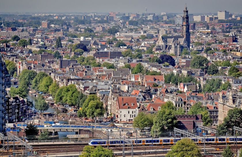 Amsterdam neemt de 58e plek in op de ranglijst van duurste steden. Vorig jaar stond de stad nog op de vijftigste plaats. (anp / Robin van Lonkhuijsen)