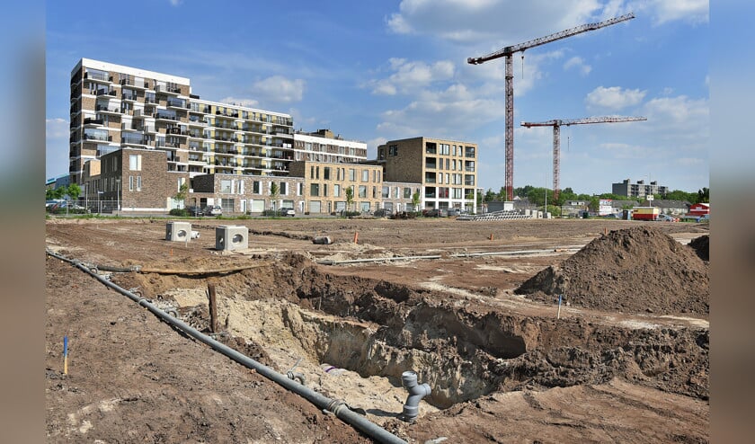 Bouwplaats van het Hogekwartier, een nieuwe wijk in Amersfoort op een plek waar flats stonden. Wanneer gas voor lopende projecten opeens niet meer mag, levert dat problemen op. (Marcel van den Bergh)