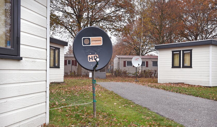 Vakantiepark Droomgaard in Kaatsheuvel is nog vijf maanden gesloten voor toeristen; stacaravans en chalets worden nu veelal bewoond door tijdelijke werknemers van Bol.com en Jumbo. (Marcel van den Bergh)
