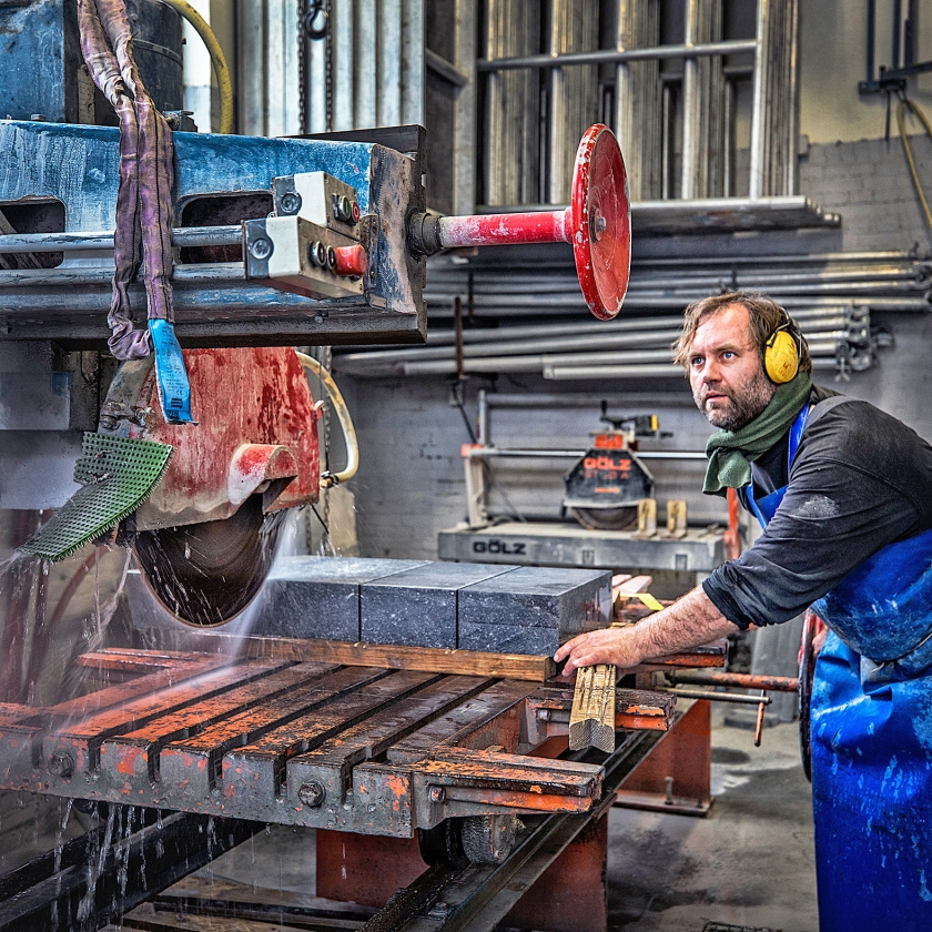 De werkplaats van Bambam Restauratie Steenhouwers in Leiden. (Raymond Rutting)