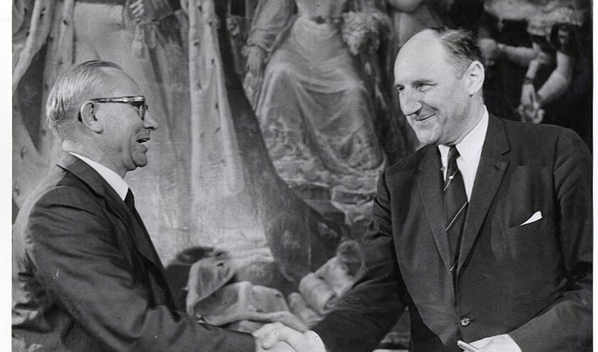 Op 14 juli 1967 tekende minister Luns (Buitenlandse Zaken) een samenwerkingsovereenkomst met de Sovjet-Unie. Een paar dagen eerder braken de Russen in bij de Nederlandse ambassade. (anp)