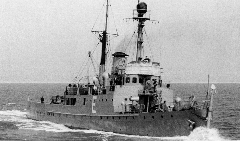 De mijnenveger Hr.Ms. Willem van Ewijck, die op 8 september 1939 bij Terschelling op een mijn liep en zonk. Dertig opvarenden kwamen om het leven. (nimh)