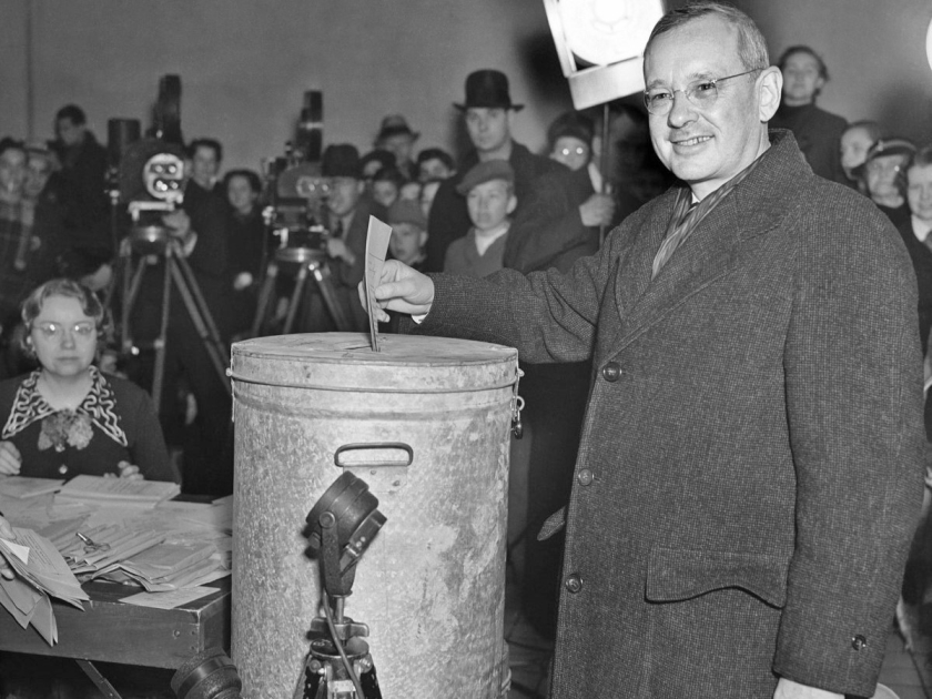 De Republikeinse presidentskandidaat Alfred Landon brengt zijn stem uit tijdens de presidentsverkiezingen. (National Archives)