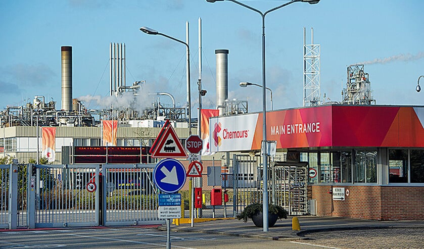 Bij chemieconcern DuPont in Dordrecht lekte vorig jaar 2730 kilo van de kankerverwekkende stof formaldehyde weg. (anp / Robert Vos)