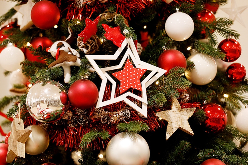 In het Groningse Martini Ziekenhuis is kerstversiering geplaatst, zodat personeelsleden kunnen kiezen wat zij leuk vinden. (anp / Bas Czerwinski)