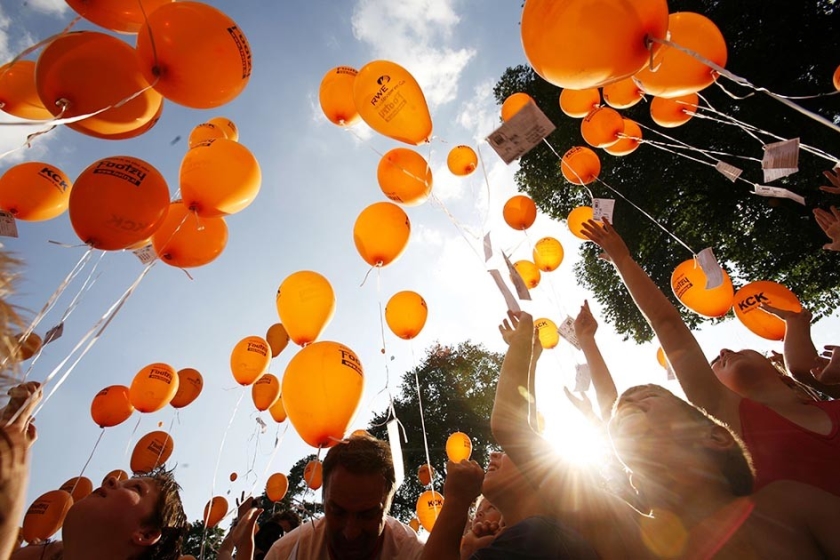 In de gemeente Woerden mogen geen ballonnen meer worden opgelaten, omdat de natuur deze niet kan afbreken. (anp / Marc van der Kort)