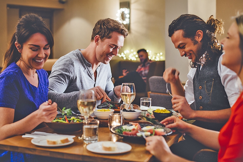 Wie het eten niet opkrijgt in een restaurant, kan het binnenkort in een aantal Limburgse zaken mee naar huis nemen. (istock)
