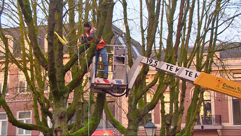 Beelden van een overval in 2017 in Oss. Een overvaller bedreigt de medewerkster van een zonnestudio en neemt het geld in de kassa mee. (omroep brabant)