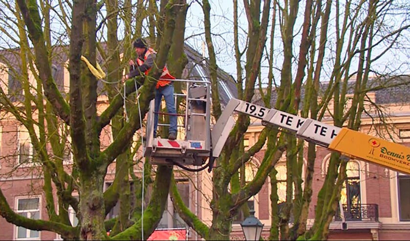 Het Theehuis in Grou brandde zondagochtend in zijn geheel af. De inwoners van het dorp zijn bedroefd. (Twitter)