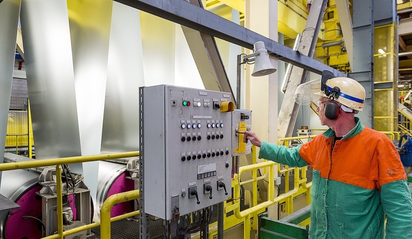 Staalbedrijf Tata Steel in IJmuiden vindt dat het gestraft wordt voor dumpingpraktijken van staal door China. (anp / Lex van Lieshout)
