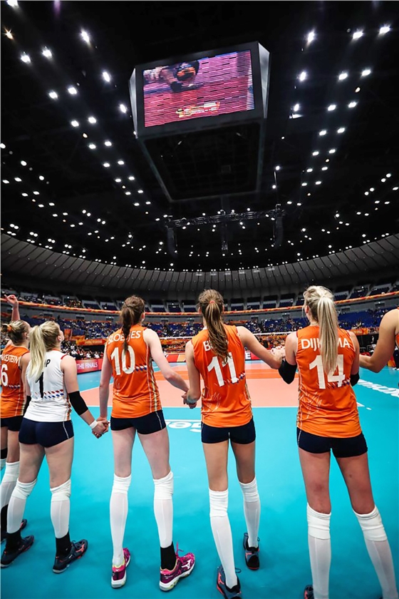 De volleybalsters hebben vrijdagmorgen in de halve finale op het WK Volleybal in Japan niet voor een stunt kunnen zorgen tegen Servië. De wedstrijd werd met 3-1 verloren (fivb)