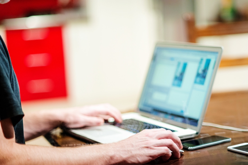 Veel mensen blijven tegen hun zin hangen in flexibel werk, zegt FNV-bestuurder Tuur Elzinga. (istock)