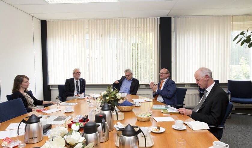 De deelnemers aan het rondetafelgesprek over Reformatie en angst: Sanne van Grafhorst, Peter Bergwerff, Govert Buijs, Jan Schippers en Willem Visscher (rd / Henk Visser)