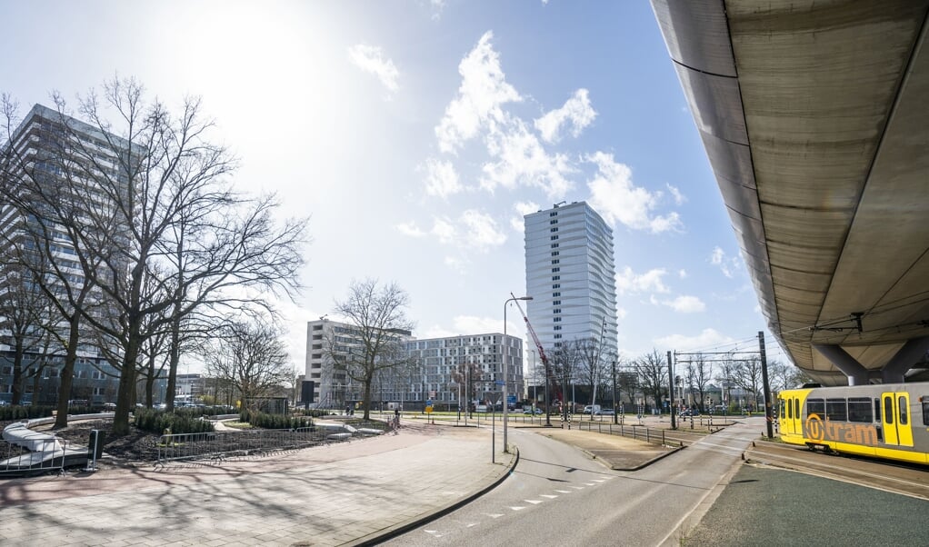 Na de herdenking van de tramaanslag bij het 24 Oktoberplein in Utrecht werd een camera van RTV Utrecht gestolen. (beeld anp / Jeroen Jumelet)