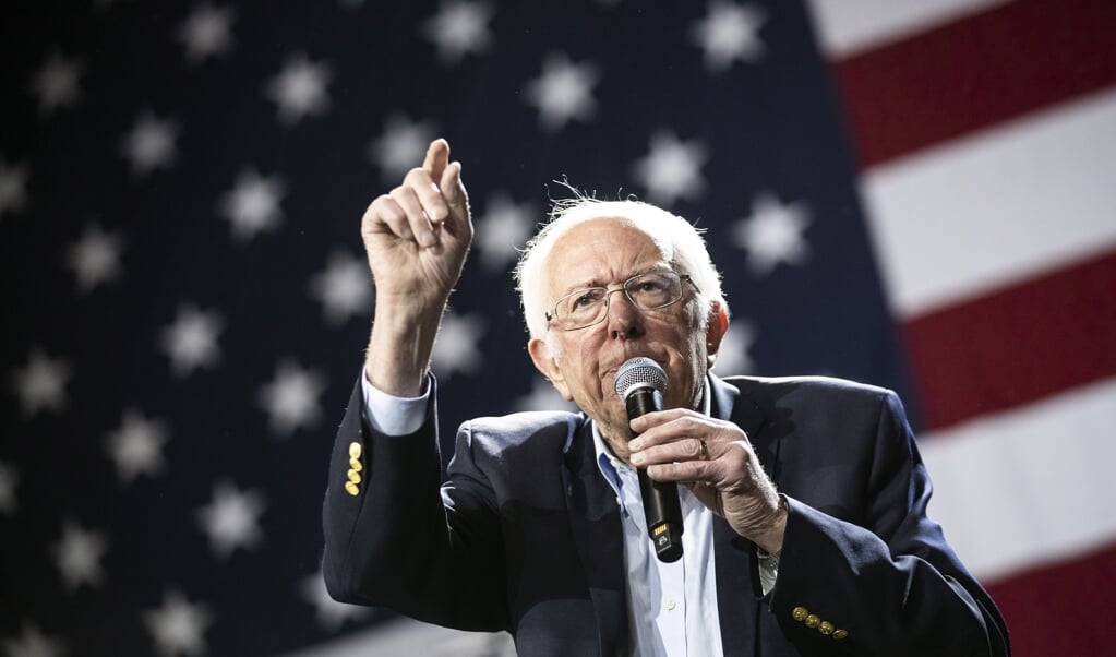 2020-03-01 18:12:22 epa08263689 US Democratic presidential candidate Senator Bernie Sanders speaks to supporters during a campaign rally at the Los Angeles Convention Center in Los Angeles, USA, 01 March 2020. Democratic Super Tuesday Elections will take place on 03 March. EPA/ETIENNE LAURENT (beeld Epa/etienne Laurent)