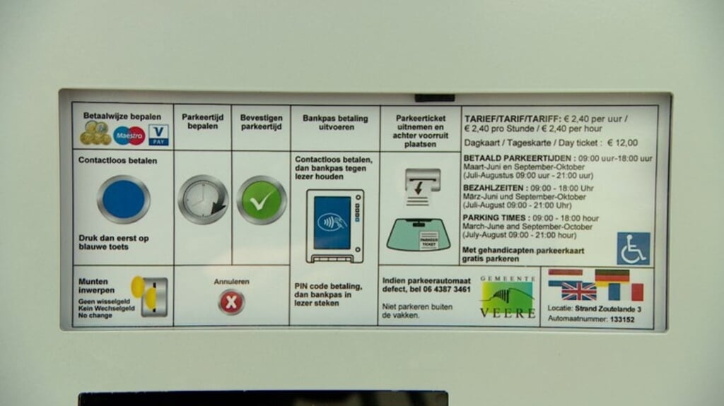 De parkeertarieven in Zoutelande. Toeristen schrikken ervan dat parkeren langs de kust nu 2,40 euro per uur kost. (beeld omroep zeeland)