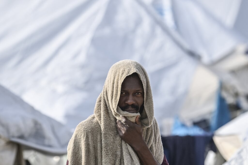 2021-03-29 16:04:55 A migrant looks on inside the new refugee camp of Kara Tepe in Mytilene, on Lesbos, on March 29, 2021. EU home affairs commissioner Ylva Johansson pledged 276 million euros ($326 million) of EU money for new camps on the islands of Lesbos, Chios, Samos, Kos and Leros, where nearly 14,000 migrants are hosted, during a visit to the island of Lesbos, which hosts more than 8,000 asylum seekers. She said it was imperative to find